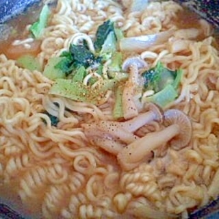 しめじと小松菜の味噌ラーメン